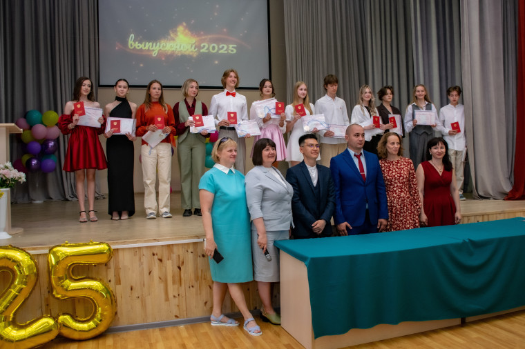 Торжественная церемония вручение аттестатов об основном общем образовании.